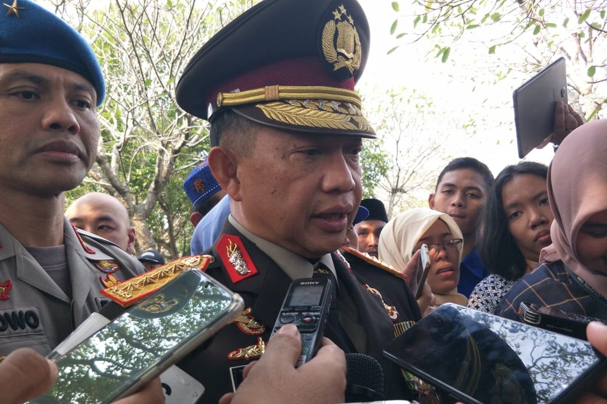 Kapolri Jenderal Pol Tito Karnavian di Taman Makam Pahlawan (TMP) Kalibata, Jakarta Selatan, Minggu (2/6/2019).