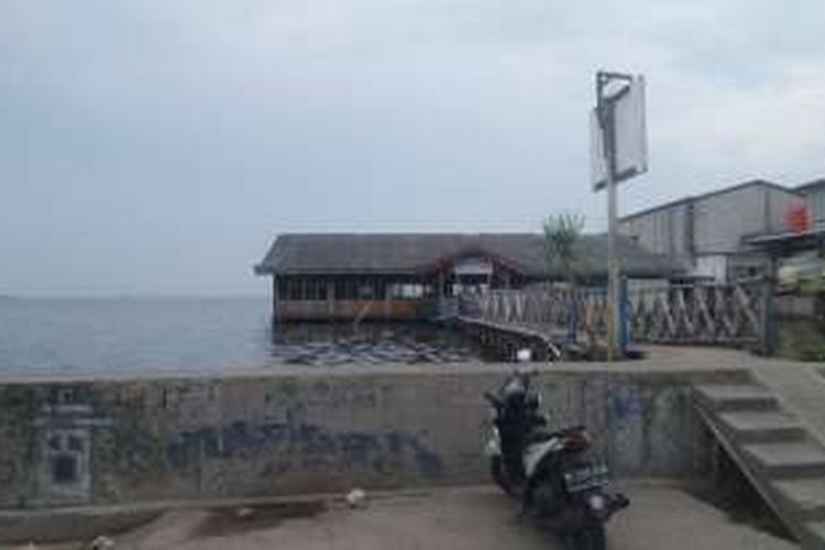 Informasi yang didapat pemilik restoran olahan laut di Muara Angke, pembangunan restoran apung yang dibangun Pemprov DKI berada di samping restoran ikan bakar Sinar Muara Angke, Selasa (21/11/2016)
