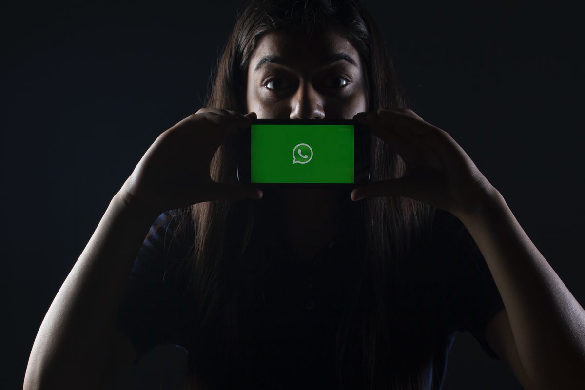 Penyebab akun tidak diizinkan menggunakan WhatsApp karena spam. 