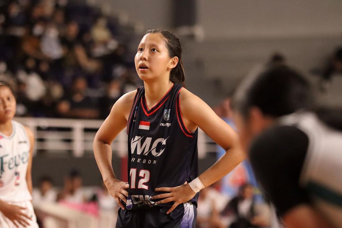 Potret pebasket Adellaide Callista Wongsohardjo yang meraih medali perunggu bersama rekan-rekan satu timnya di Timnas Bola Basket 3×3 Putri Indonesia di ajang SEA Games 2021 Vietnam.