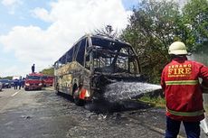 Bus Peziarah Asal Purwakarta Terbakar di Tol Tangerang-Merak, Bus Ludes terbakar