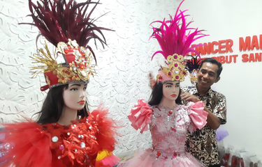 Pak Ribut, Guru yang Videonya Viral, Ternyata Punya Usaha ...