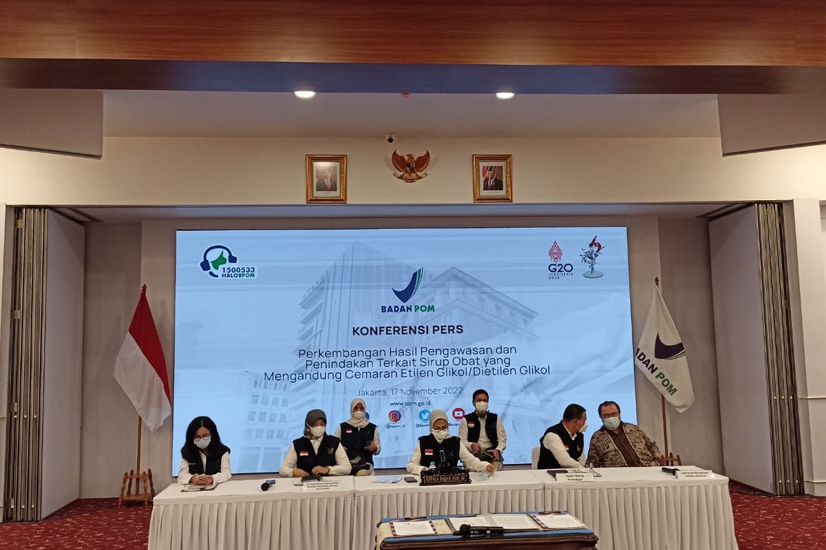 Konferensi pers Badan Pengawas Obat dan Makanan (BPOM) terkait obat sirup mengandung cemaran etilen glikol dan dietilen glikol di Gedung BPOM, Jakarta Pusat, Kamis (17/11/2022). 