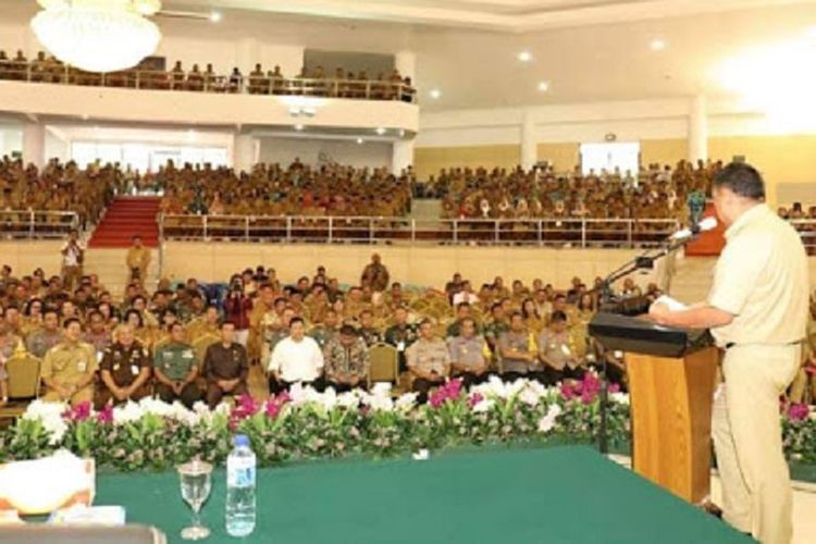 Gubernur Sulawesi Utara Olly Dondokambey dalam Rapat Koordinasi Daerah (Rakorda) dalam rangka pemantapan penyelenggaraan Pemilu Serentak yang digelar di Auditorium Mapalus, Senin (25/2/2019).