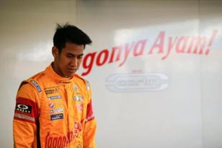 Pebalap muda Indonesia, Sean Gelael, kembali berada di balik kemudi kendaraan Formula 3 saat melakukan dua hari ujicoba, Selasa dan Rabu (17-18/3/2015) pekan lalu, di Sirkuit Ricardo Tormo, Valencia, Spanyol. 