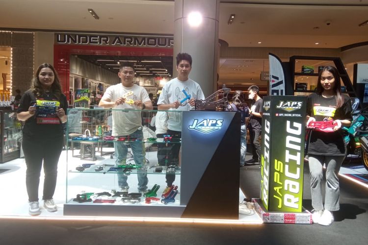 Merek aftermarket lokal Japs Racing hadir memeriahkan gelaran DNC Exhibiton 2024. Dalam pameran ini, Japs Racing menawarkan berbagai produk atau aksesori khusus untuk motor di atas 250 cc sampai moge.