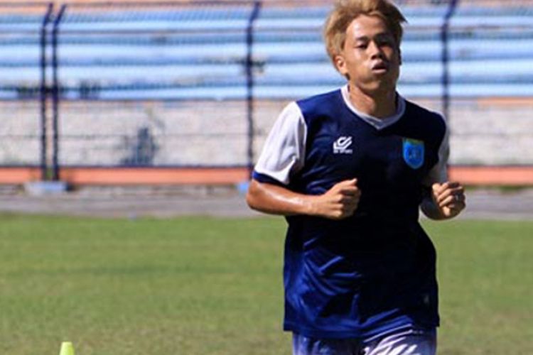 Pemain seleksi Persela asal Jepang Kosuke Yamazaki Uchida, saat melakoni agenda tes fisik.