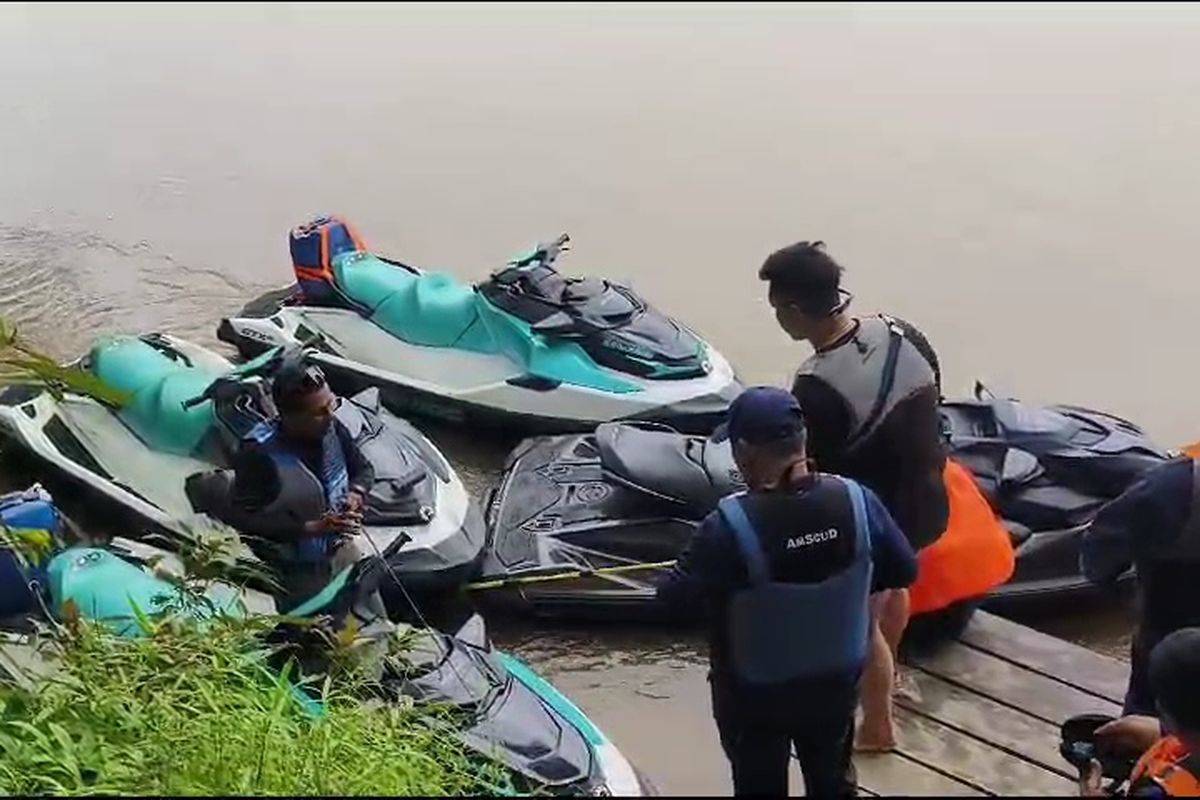 Bupati Malinau dan Wakilnya Terjun ke Sungai Cari Ibu Muda yang Hilang