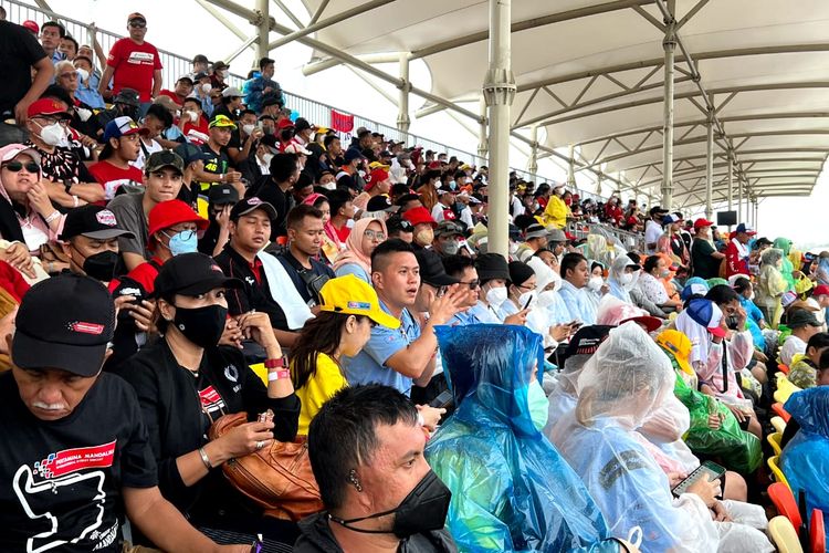 Suasana para penonton MotoGP Mandalika pada Minggu (20/3/2022).