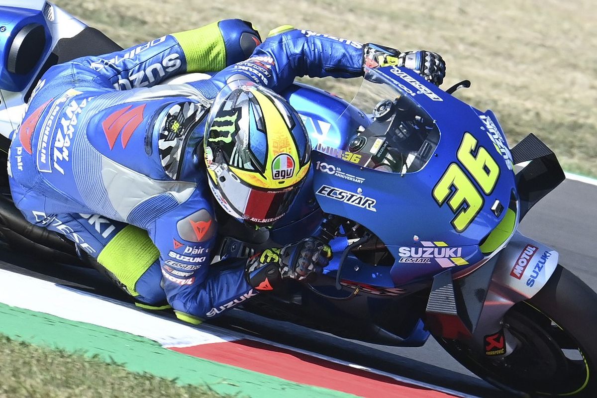 Joan Mir saat berlaga di MotoGP San Marino 20200. (Photo by ANDREAS SOLARO / AFP)