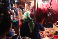 Jokowi Blusukan ke Pasar di Bandung, Disambut Heboh hingga Belanja Ayam