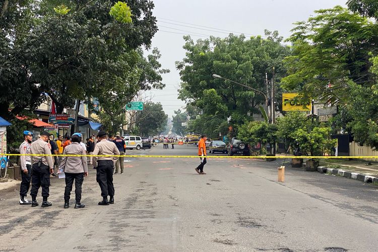 Kondisi terkini di Polsek Astana Anyar Bandung pasca-ledakan bom bunuh diri, Rabu (7/12/2022). 