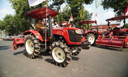 Mas Dhito Salurkan 216 Alsintan hingga Drone untuk Modernisasi Pertanian Kediri