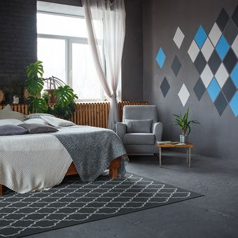 Ilustrasi karpet motif geometri di kamar tidur. 