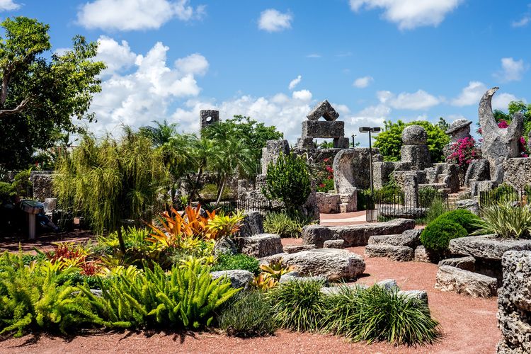 Coral Castle, AS salah satu bangunan sebagai lambang cinta. 