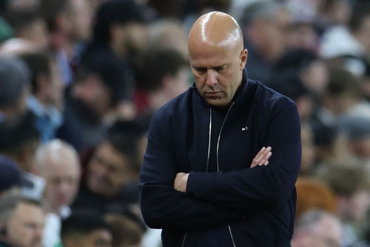 Jamie Redknapp Bela Arne Slot usai Liverpool Dibantai Aston Villa