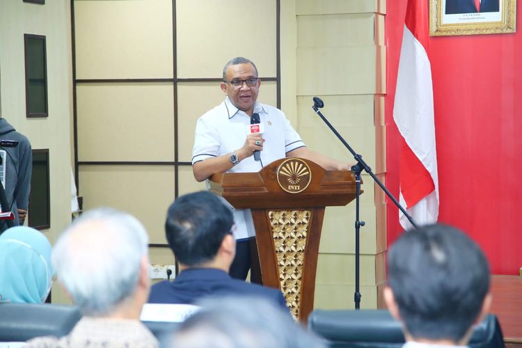 Wakil Menteri Ketenagakerjaan (Wamenaker) Afriansyah Noor ketika memberikan sambutan pada pertemuan dengan Delegasi Provinsi Guangxi China-Asean Business and Investment Summit (CABIS), di Jakarta, Selasa (18/4/2023).
