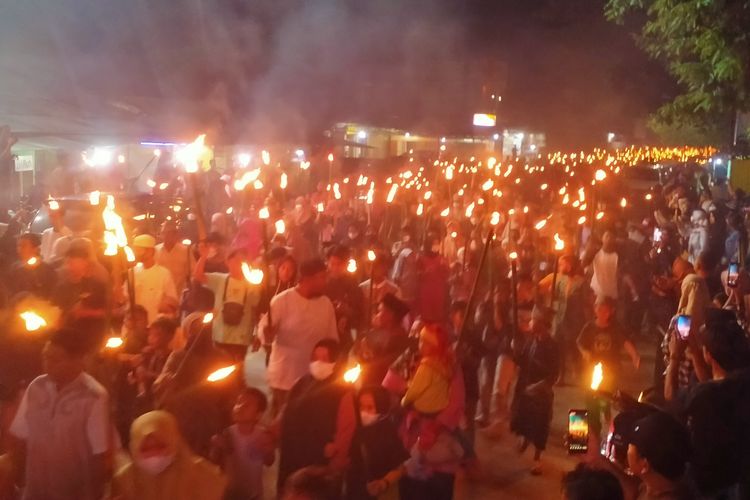 Foto//Ribuan Umat Muslim Poso Gelar Pawai Obor Sambut Ramadhan 1443 Hijriah ,Kamis (31/3)