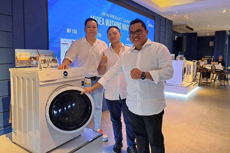 Midea Indonesia meluncurkan line up produk mesin cuci terbaru, baik mesin cuci bukaan atas (top loading) dan mesin cuci bukaan depan (front loading). 