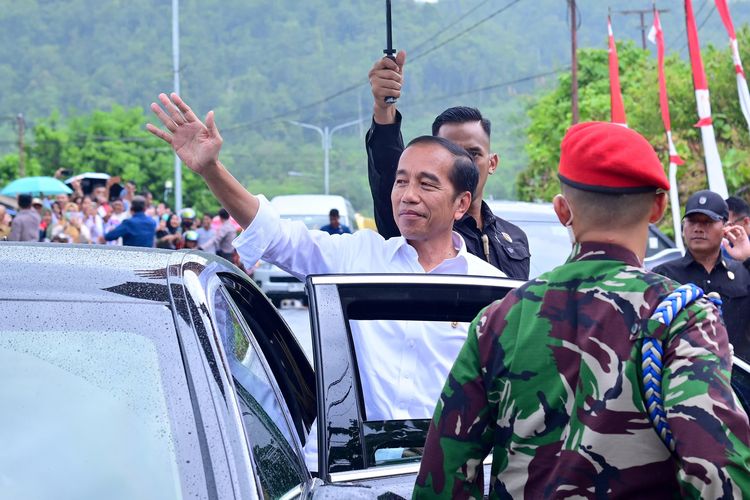 Presiden Joko Widodo melakukan kunjungan kerja di Sulawesi Tengah, Selasa (26/3/2024). Dia dijadwalkan meresmikan beberapa infrastruktur termasuk pelaksanaan Instruksi Presiden (Inpres) Jalan Daerah di Provinsi Sulawesi Tengah. 