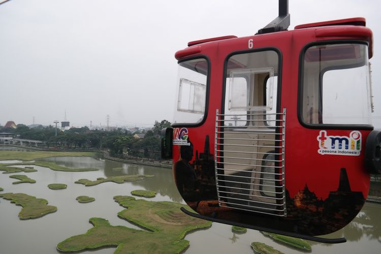 Kereta gantung atau gondola di TMII, Jakarta Timur, yang diambil pada Maret 2023. 