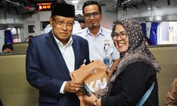 Pastikan Pelayanan Aman Selama Nataru, Komisaris Utama KAI Tinjau Fasilitas di Stasiun Pasar Senen