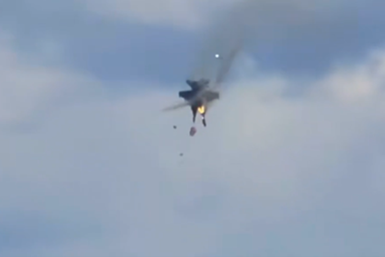 Dua Jet Tempur AS Bertabrakan di Udara, Pangkalan Langsung 