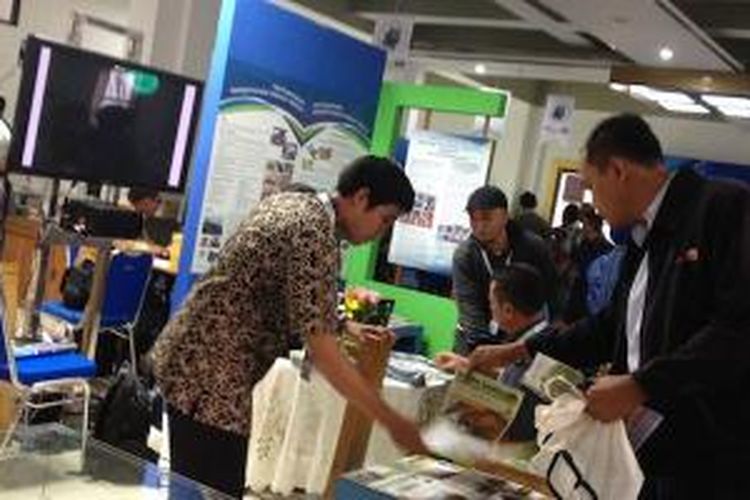 Suasana pameran yang diadakan Pusat Penelitian dan Pengembangan Permukiman, Badan Penelitian dan Pengembangan Kementerian Pekerjaan Umum di Bandung, Selasa (17/6/2014).