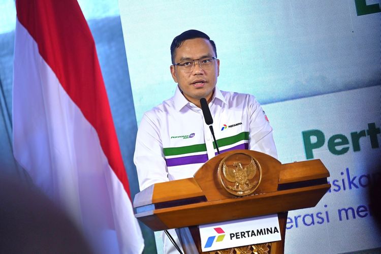 Direktur Utama Pertamina Simon Aloysius Mantiri saat menghadiri peluncuran Pertamax Green 95 untuk wilayah Jawa Tengah di SPBU Coco Pertamina 41.502.02 di Kota Semarang, Jawa Tengah, Kamis (5/6/2025).
