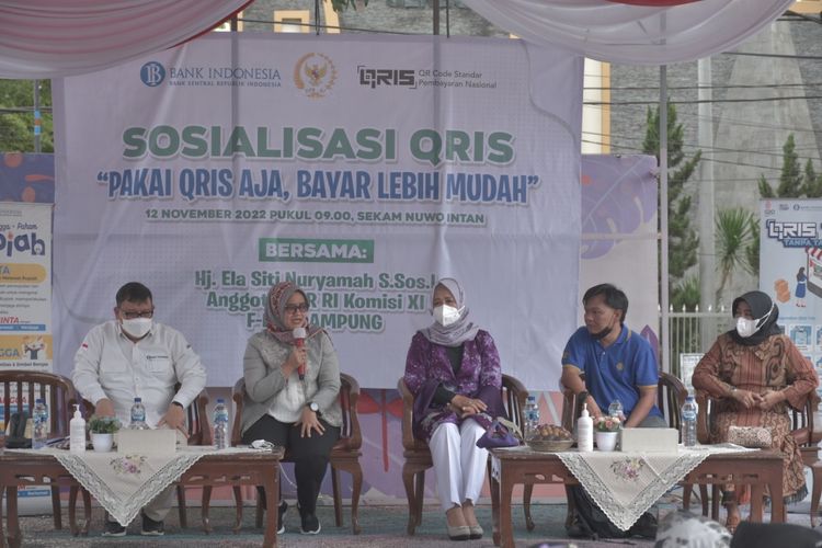 Sosialisasi QRIS yang ditaja Bank Indonesia di Sentra Kreatif Masyarakat Kota Metro, Sabtu (12/11/2022).