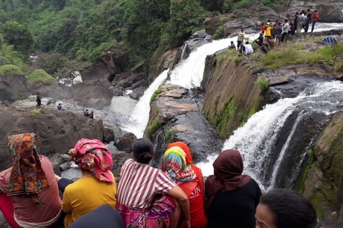 Seorang Pelajar Hilang Terseret Arus di Air Terjun Depa