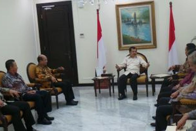 Wakil Presiden Jusuf Kalla menerima Pimpinan Badan Pemeriksa Keuangan (BPK), di Kantor Wakil Presiden, Jakarta, Rabu (29/10/2014).