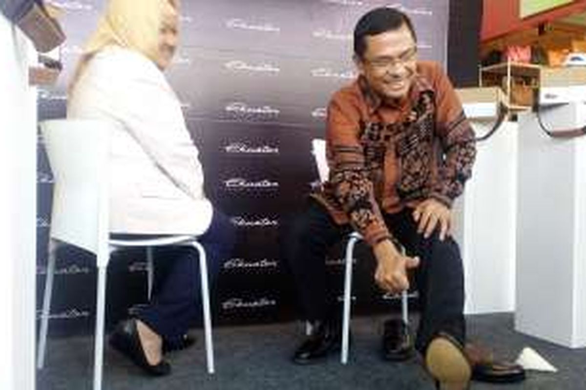 Menteri Perindustrian Saleh Husin saat meninjau Pameran Sepatu dan Kulit di Plasa Pameran Industri Kementerian Perindustrian, Jakarta, Selasa (26/7/2016).