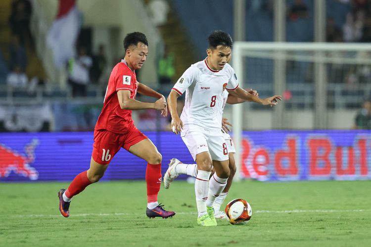 Witan Sulaeman beraksi bagi Timnas Indonesia saat menghadapi Vietnam pada lanjutan laga Grup F Kualifikasi Piala Dunia 2026 Zona Asia. Laga Vietnam vs Indonesia pada Kualifikasi Piala Dunia 2026 bergulir di Stadion Nasional My Dinh, Hanoi, Selasa (26/3/2024) mulai pukul 19.00 WIB.