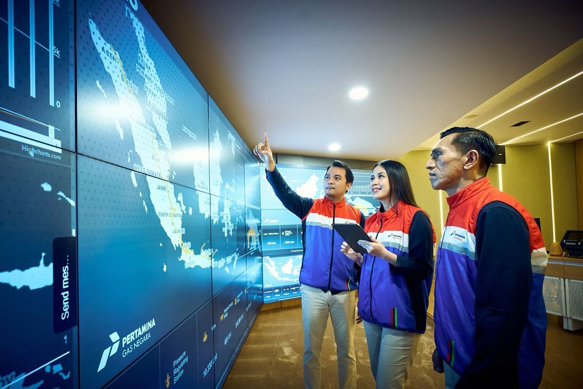 Pekerja PT Perusahaan Gas Negara Tbk (PGN), subholding gas Pertamina.