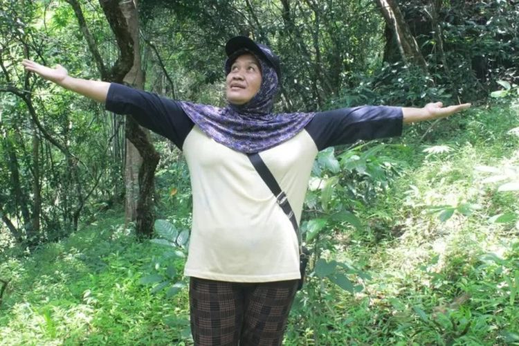 Menurut Sri Hartini, lima hektar dari pintu masuk sampai penghabisan tangga menjadi kawasan Taman Keanekaragaman Hayati (Kehati). Di kawasan ini, jagawana menanam buah-buahan yang bisa dimakan hewan-hewan di Hutan Adat Wonosadi, seperti monyet ekor panjang.