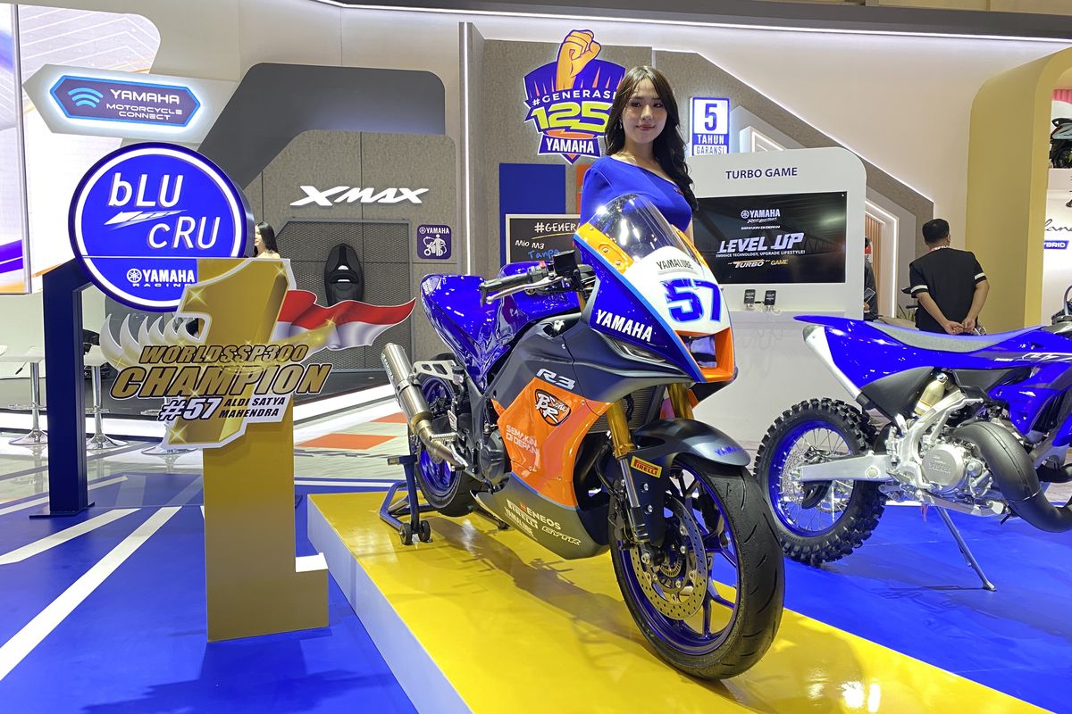 Yamaha Indonesia Motor Manufacturing (YIMM) turut memamerkan motor replika juara dunia World Supersport 300 (WorldSSP300) Aldi Satya Mahendra.

