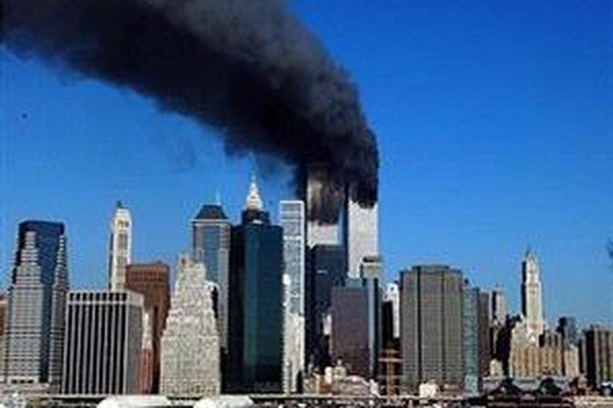 WTC New York setelah diserang dan sebelum runtuh total pada 11 September 2001.