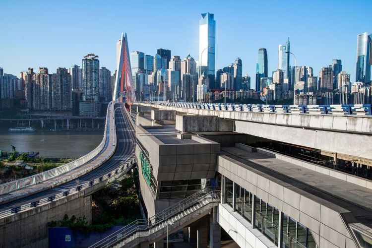 Panorama kota futuristik Chongqing di China.