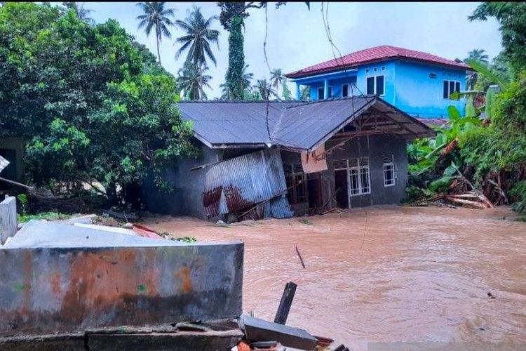 Foto Banjir Natuna Rumah Di Ranai Darat Hanyut Terbawa Arus