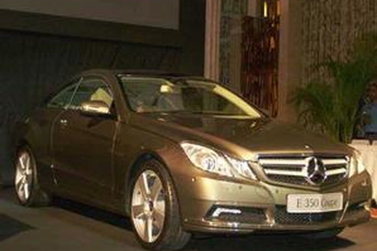 Mercedes-Benz E-Class kupe, diimpor secara utuh dari Jerman.