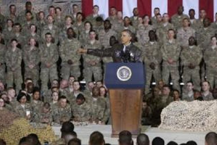 Presiden AS Barack Obama berbicara di depan pasukan AS di pangkalan Bagram, dalam lawatan mendadak di Afghanistan, Minggu (25/5).