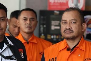 Staf KPK Peras Bupati Pemalang: Aksi Bapak-Anak hingga Misteri Chat Hilang