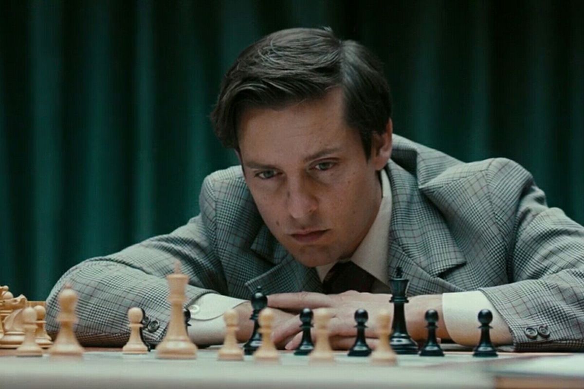 Tobey Maguire dalam film tentang catur Pawn Sacrifice (2014)