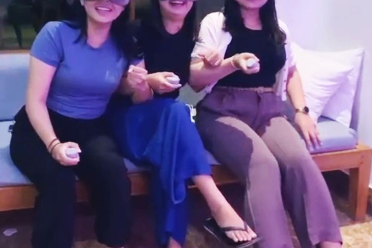 Pengalaman menikmati virtual reality di Tahoma Cafe, Bali.