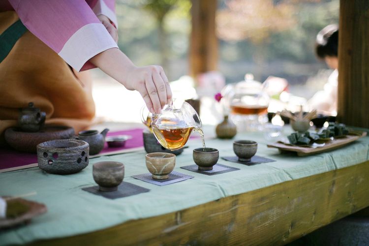 Ilustrasi teh. Ahli gizi menyarankan untuk tidak minum teh langsung setelah makan karena dapat menghambat penyerapan zat besi.