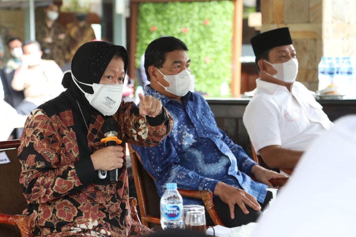 Menteri Sosial Tri Rismaharini saat kunjungannya di Provinsi Riau, Selasa (31/8/2021).