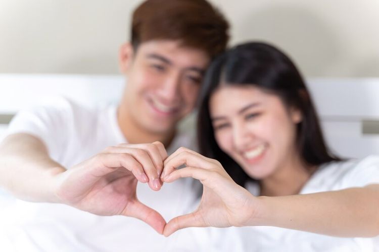 11 Tanda Bahasa Tubuh yang Mengisyaratkan Kurangnya Chemistry Romantis