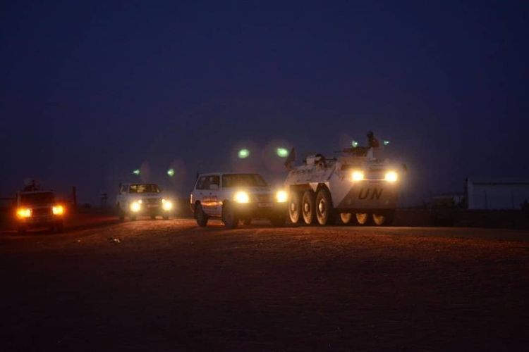 Kontingen Garuda yang tergabung dalam United Nations African Union Mission in Darfur (UNAMID) melakukan patroli di malam hari