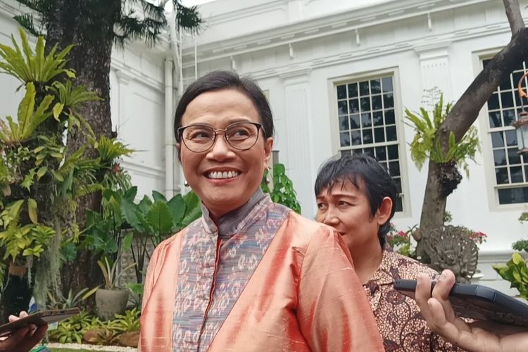 Menkeu Sri Mulyani Indrawati di Kompleks Istana Kepresidenan, Jakarta, Selasa (2/7/2024).